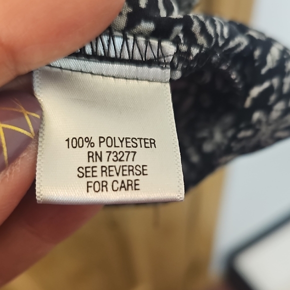 Croft & Barrow Monochrome Floral Blouse - Picture 3 of 11